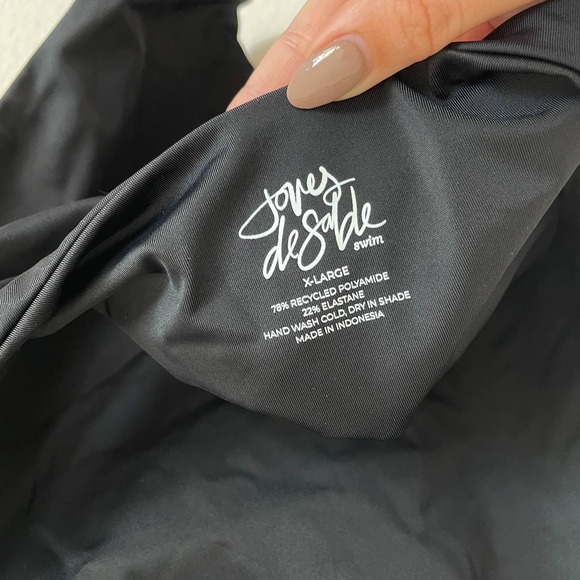 JOUES DE SABLE Sheida Black One Shoulder One Piece Swimsuit - Picture 4 of 8